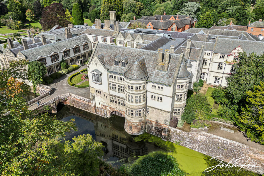Experienced Wedding Photographer at Coombe Abbey
