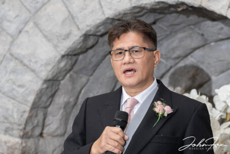 Father of the bride doing his speech