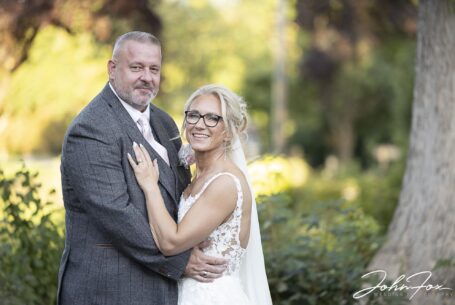 Bride and groom portrait in the grounds of The Five Bells in Stanbridge in Bedfordshire