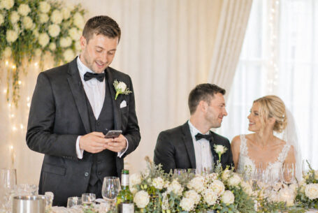 Wedding photography tips - Speech being read from a mobile phone- Demonstrated with an AI created image