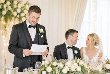 Wedding photography tips - Speech being read from a sheet of paper- Demonstrated with an AI created image